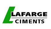 Logo Lafarge Ciments : Bâtiment et Matériaux Logo de Lafarge Ciments, comprenant une lettre 'L' stylisée verte à gauche et le texte noir 'LAFARGE' au-dessus de 'CIMENTS', séparés par une ligne horizontale.